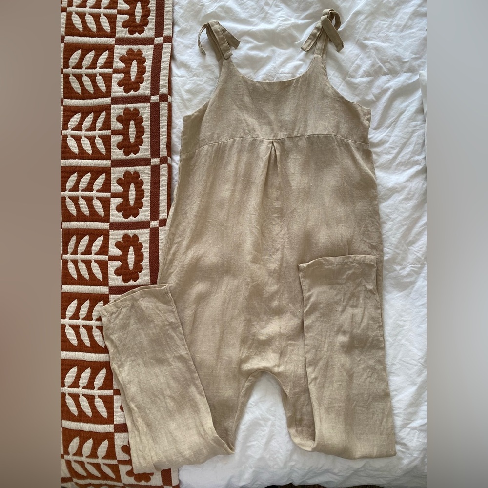 The simple folk linen jumpsuit